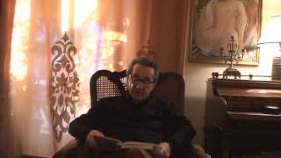 Ο ΒΥΡΩΝ ΛΕΟΝΤΑΡΗΣ ΔΙΑΒΑΖΕΙ ΠΟΙΗΣΗ ΤΟΥ